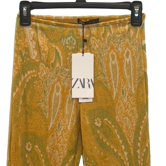ZARA Gorgeous Firfirli Jakarli Flare
Stretchy Yellow Green - Picture 3 of 8